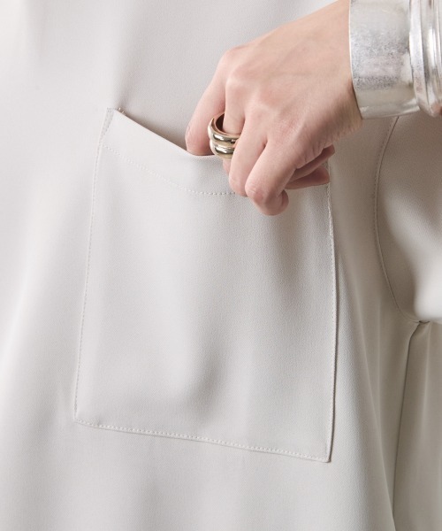 CHIC STYLE(シックスタイル)の「Tブラウスチュニック<大きいサイズ有>シックスタイル(その他トップス・レディース・ライトベージュ/ブラック・LL/3L/4L/5L/M/L)」の19枚目の写真