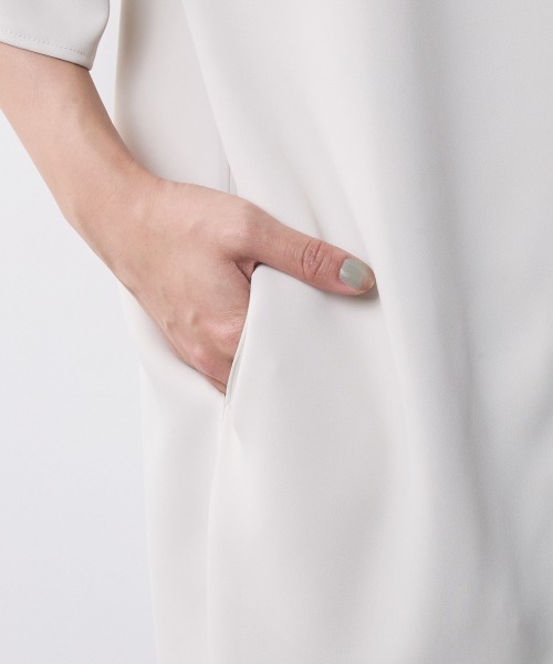 CHIC STYLE(シックスタイル)の「Tブラウスチュニック<大きいサイズ有>シックスタイル(その他トップス・レディース・ライトベージュ/ブラック・LL/3L/4L/5L/M/L)」の20枚目の写真