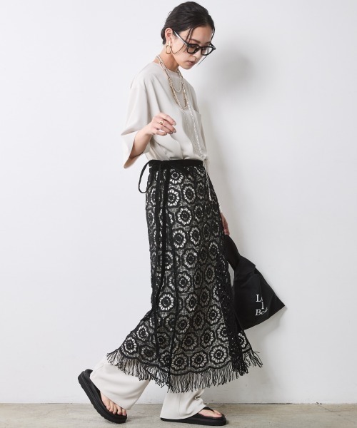 CHIC STYLE(シックスタイル)の「Tブラウスチュニック<大きいサイズ有>シックスタイル(その他トップス・レディース・ライトベージュ/ブラック・LL/3L/4L/5L/M/L)」の3枚目の写真