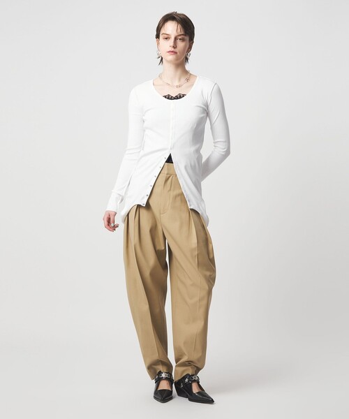 ASTRAET(アストラット)の「<ASTRAET>3WAY フロントボタン ロングスリーブカットソー(Tシャツ/カットソー・レディース・ホワイト/ナチュラル/ダークグレー・FREE)」の4枚目の写真