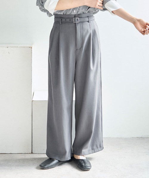 mil(ミル)の「【ベルト付き】 ハイウエスト タック パンツ【586147】(スラックス・レディース・グレイッシュベージュ/グレー/ブラック・S-Short/FREE/M-Regular/M-Short/S-Regular)」の2枚目の写真
