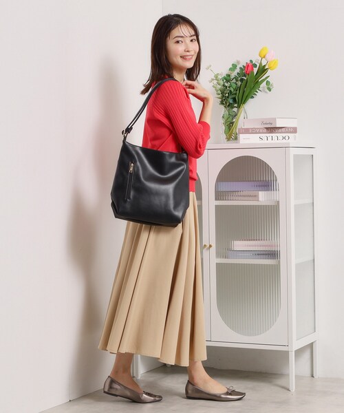 ITS'DEMO（イッツデモ）の「合皮縦型ショルダー（ショルダーバッグ・レディース・ナチュラル/ブラック/アイボリー・00）」の5枚目の写真