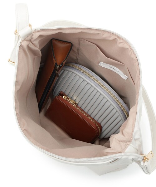 ITS'DEMO（イッツデモ）の「合皮縦型ショルダー（ショルダーバッグ・レディース・ナチュラル/ブラック/アイボリー・00）」の19枚目の写真