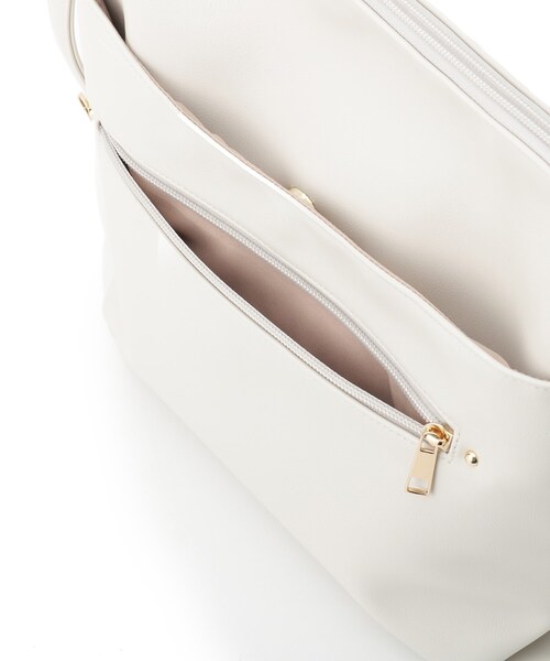 ITS'DEMO（イッツデモ）の「合皮縦型ショルダー（ショルダーバッグ・レディース・ナチュラル/ブラック/アイボリー・00）」の21枚目の写真