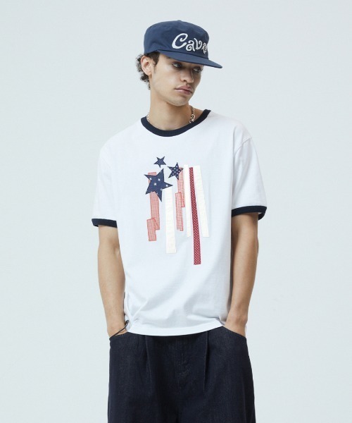 MAHAGRID(マハグリッド)の「『mahagrid/マハグリッド』 FLAG APPLIQUE RINGER TEE/フラッグ アップリケ リンガー Tシャツ(Tシャツ/カットソー・レディース・グレー/チャコールグレー/ホワイト・M)」の4枚目の写真