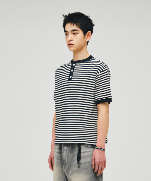 ECORR（エコル）の「ワッフルヘンリーネックストライプクロップ半袖Tシャツ_ネイビー（Tシャツ/カットソー・レディース・その他・1/2/3）」の3枚目の写真
