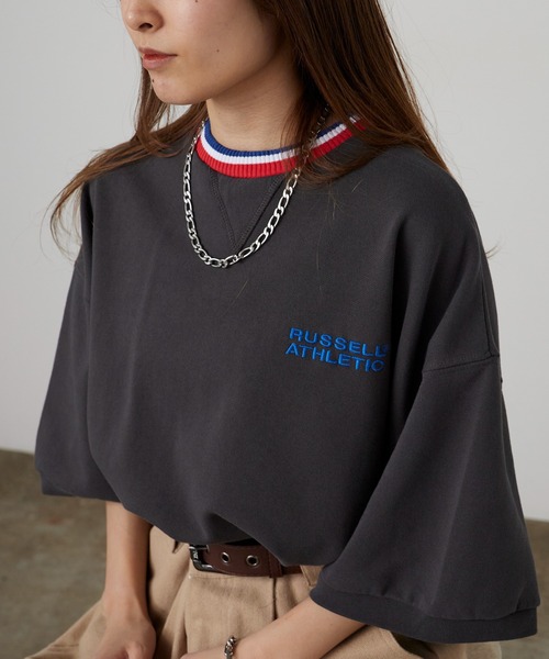 Russell Athletic（ラッセルアスレティック）の「RUSSELL ATHLETIC / ラッセルアスレティック Campus Swaeat T ラインデザインロゴ刺繍 ヘビーオンス 半袖Tシャツ 2026年春夏（Tシャツ/カットソー・メンズ・ホワイト/チャコールグレー/ネイビー/ヘザーグレー・M/L/XL）」の2枚目の写真