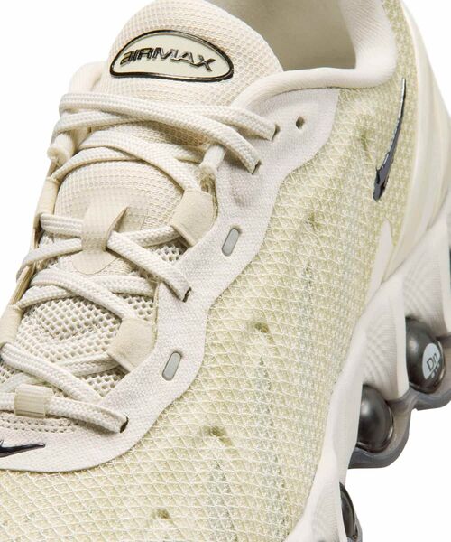 NIKE(ナイキ)の「ナイキ エア マックス Dn8 メンズシューズ / Nike Air Max Dn8 Men's Shoes IO7846-002 Light Bone(スニーカー・メンズ・オフホワイト・30/25.5/24.5/25/26/26.5/27.5/27/24/29.5/29/28.5/28)」の7枚目の写真