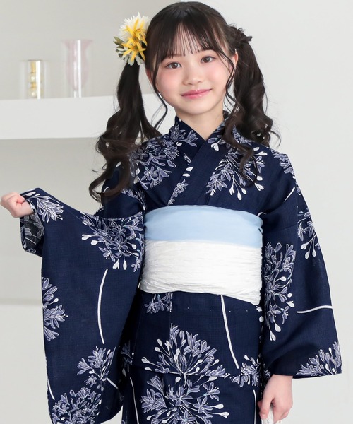 kimonomachi(キモノマチ)の「ガールズ浴衣 子供浴衣2点セット (綿浴衣+しわ兵児帯) 貝殻 金魚 星柄 花柄 フラワー 120cm/130cm/140cm/150cm キッズ浴衣 ジュニア浴衣 女の子 子供浴衣2点セット 低身長浴衣(浴衣・キッズ・ライトグリーン/ダークネイビー/カリビアンブルー/ラベンダー/ブラック×レッド/ブルーグレー/スカイブルー/ブルーグリーン・120cm/130cm/140cm/150cm)」の1枚目の写真