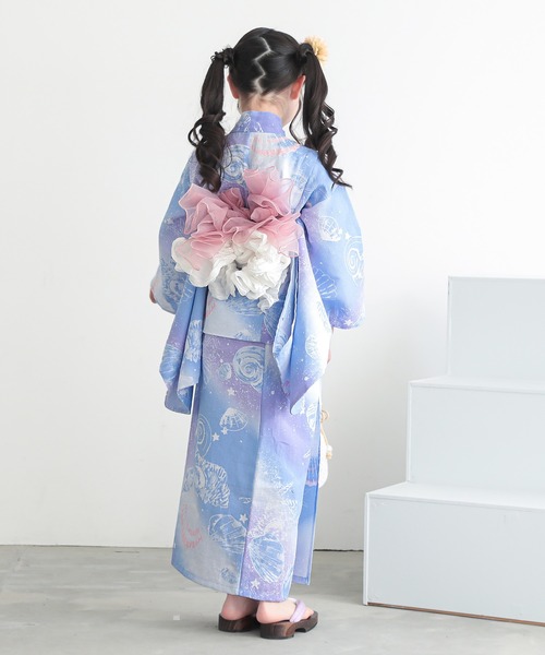 kimonomachi(キモノマチ)の「ガールズ浴衣 子供浴衣2点セット (綿浴衣+しわ兵児帯) 貝殻 金魚 星柄 花柄 フラワー 120cm/130cm/140cm/150cm キッズ浴衣 ジュニア浴衣 女の子 子供浴衣2点セット 低身長浴衣(浴衣・キッズ・ライトグリーン/ダークネイビー/カリビアンブルー/ラベンダー/ブラック×レッド/ブルーグレー/スカイブルー/ブルーグリーン・120cm/130cm/140cm/150cm)」の11枚目の写真