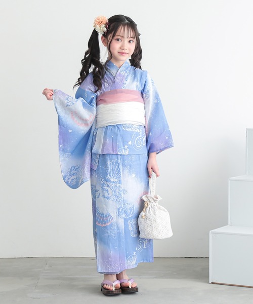 kimonomachi(キモノマチ)の「ガールズ浴衣 子供浴衣2点セット (綿浴衣+しわ兵児帯) 貝殻 金魚 星柄 花柄 フラワー 120cm/130cm/140cm/150cm キッズ浴衣 ジュニア浴衣 女の子 子供浴衣2点セット 低身長浴衣(浴衣・キッズ・ライトグリーン/ダークネイビー/カリビアンブルー/ラベンダー/ブラック×レッド/ブルーグレー/スカイブルー/ブルーグリーン・120cm/130cm/140cm/150cm)」の9枚目の写真