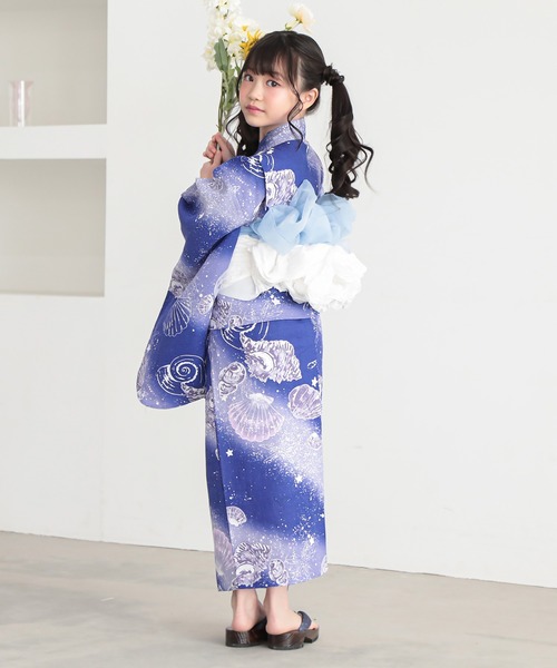 kimonomachi(キモノマチ)の「ガールズ浴衣 子供浴衣2点セット (綿浴衣+しわ兵児帯) 貝殻 金魚 星柄 花柄 フラワー 120cm/130cm/140cm/150cm キッズ浴衣 ジュニア浴衣 女の子 子供浴衣2点セット 低身長浴衣(浴衣・キッズ・ライトグリーン/ダークネイビー/カリビアンブルー/ラベンダー/ブラック×レッド/ブルーグレー/スカイブルー/ブルーグリーン・120cm/130cm/140cm/150cm)」の19枚目の写真