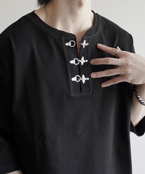 ELLUV(エルブ)の「【ELLUV/エルヴ】ファインコットンスムース ファイヤーマンバックル 半袖 ヘンリーネックTシャツ/接触冷感 UVカット(Tシャツ/カットソー・メンズ・ブラック/ホワイト・S/M/L)」の5枚目の写真
