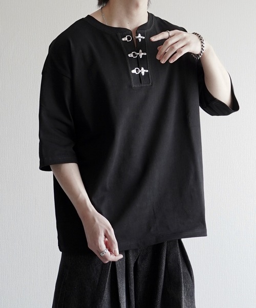 ELLUV(エルブ)の「【ELLUV/エルヴ】ファインコットンスムース ファイヤーマンバックル 半袖 ヘンリーネックTシャツ/接触冷感 UVカット(Tシャツ/カットソー・メンズ・ブラック/ホワイト・S/M/L)」の7枚目の写真