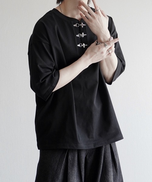 ELLUV(エルブ)の「【ELLUV/エルヴ】ファインコットンスムース ファイヤーマンバックル 半袖 ヘンリーネックTシャツ/接触冷感 UVカット(Tシャツ/カットソー・メンズ・ブラック/ホワイト・S/M/L)」の4枚目の写真