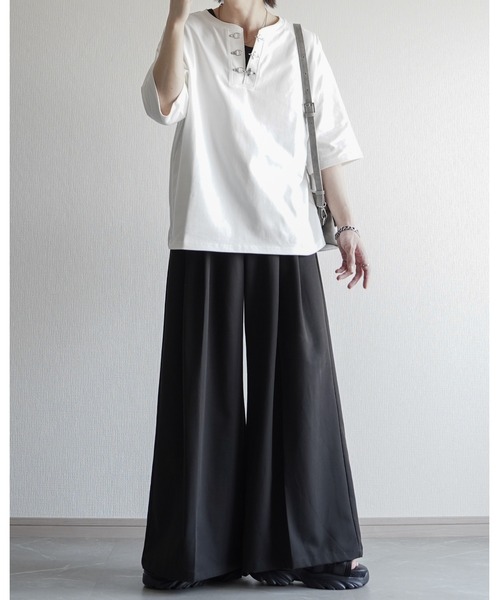 ELLUV(エルブ)の「【ELLUV/エルヴ】ファインコットンスムース ファイヤーマンバックル 半袖 ヘンリーネックTシャツ/接触冷感 UVカット(Tシャツ/カットソー・メンズ・ブラック/ホワイト・S/M/L)」の15枚目の写真