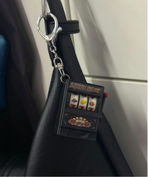 BARELY BLUE（ベアリーブルー）の「【 BARELY BLUE / ベアリーブルー 】 ミニ スロットマシン キーホルダー（キーホルダー）」