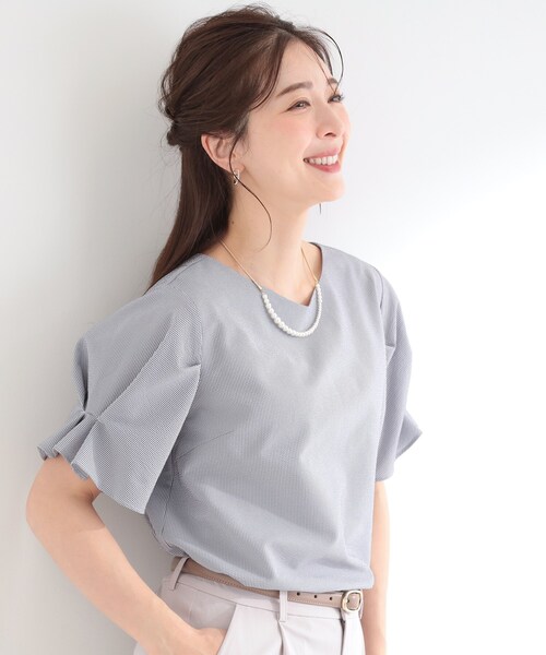 SHOO・LA・RUE(シューラルー)の「【洗濯後しわになりにくい/UV/S-LL】二の腕が隠れる 吸水速乾お袖タックブラウス(シャツ/ブラウス・レディース・ネイビー系2/オフホワイト/ネイビー・04/03/02/01)」の4枚目の写真