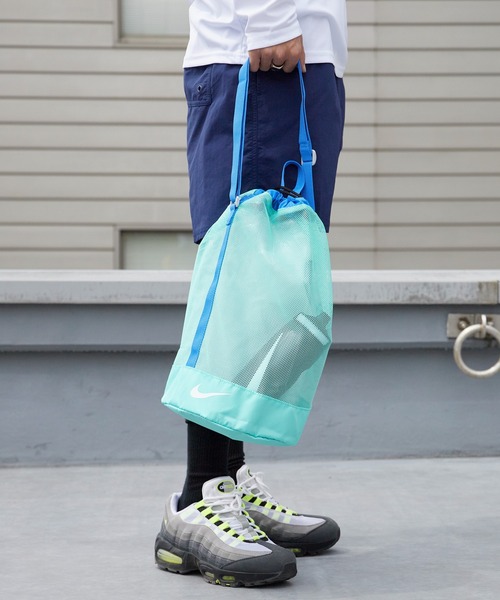 NIKE(ナイキ)の「NIKE/ナイキ SS26 メッシュショルダープールバッグ ブランドロゴ 巾着バッグ 2026年 夏 夏服(ショルダーバッグ・メンズ・ブラック/グレー/レッド/ミント・FREE)」の4枚目の写真