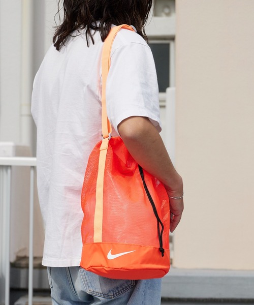 NIKE(ナイキ)の「NIKE/ナイキ SS26 メッシュショルダープールバッグ ブランドロゴ 巾着バッグ 2026年 夏 夏服(ショルダーバッグ・メンズ・ブラック/グレー/レッド/ミント・FREE)」の22枚目の写真
