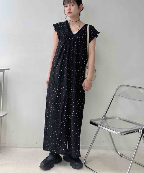 AS KNOW AS plus（アズノゥアズプラス）の「〇シャーリングサロペット（サロペット/オーバーオール・レディース・ブラック系その他/ブラック/ホワイト系その他・FREE）」の13枚目の写真