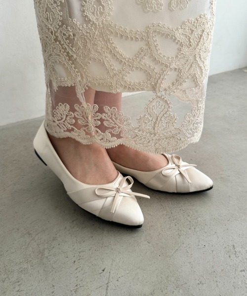 MYMOOD.(マイムード)の「サテンポインテッドトゥリボンパンプス(パンプス・レディース・ブラック/アイボリー・23.5cm/24.5cm)」の11枚目の写真