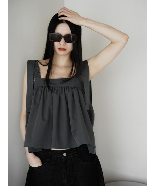 Katrin TOKYO（カトリーントーキョー）の「bicolor ruffle tops（キャミソール・レディース・ホワイト/チャコールグレー/ブルー系その他/ネイビー・FREE/XS）」の2枚目の写真