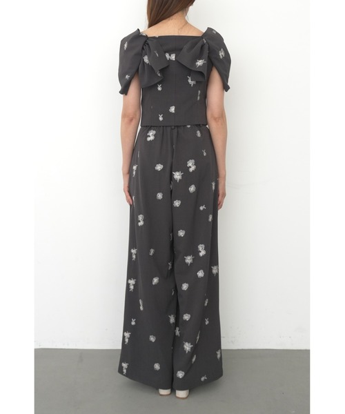 et.UNiVER(エトユニベール)の「Petal Embroidery Setup Pants Dress(パンツドレス・レディース・チャコール/ブラック/ベージュ・SMALL/MEDIUM/LARGE)」の5枚目の写真