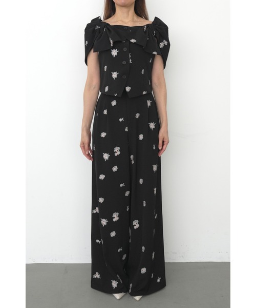 et.UNiVER(エトユニベール)の「Petal Embroidery Setup Pants Dress(パンツドレス・レディース・チャコール/ブラック/ベージュ・SMALL/MEDIUM/LARGE)」の6枚目の写真
