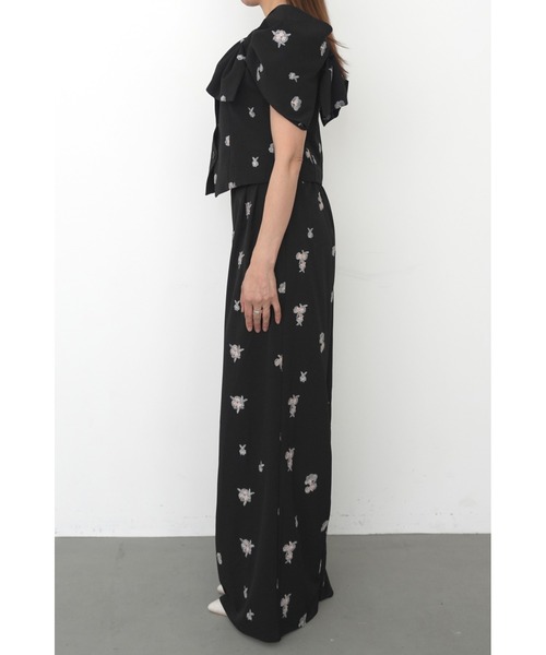 et.UNiVER(エトユニベール)の「Petal Embroidery Setup Pants Dress(パンツドレス・レディース・チャコール/ブラック/ベージュ・SMALL/MEDIUM/LARGE)」の7枚目の写真