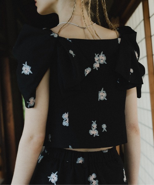 et.UNiVER(エトユニベール)の「Petal Embroidery Setup Pants Dress(パンツドレス・レディース・チャコール/ブラック/ベージュ・SMALL/MEDIUM/LARGE)」の14枚目の写真