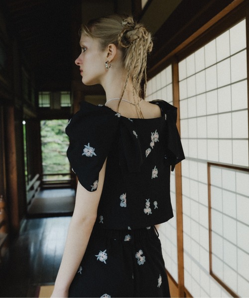 et.UNiVER(エトユニベール)の「Petal Embroidery Setup Pants Dress(パンツドレス・レディース・チャコール/ブラック/ベージュ・SMALL/MEDIUM/LARGE)」の16枚目の写真