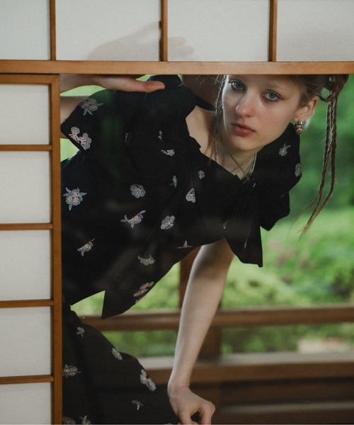 et.UNiVER(エトユニベール)の「Petal Embroidery Setup Pants Dress(パンツドレス・レディース・チャコール/ブラック/ベージュ・SMALL/MEDIUM/LARGE)」の19枚目の写真