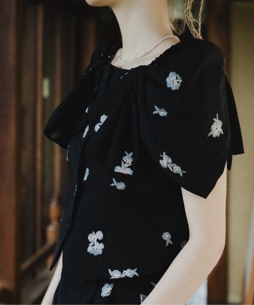 et.UNiVER(エトユニベール)の「Petal Embroidery Setup Pants Dress(パンツドレス・レディース・チャコール/ブラック/ベージュ・SMALL/MEDIUM/LARGE)」の13枚目の写真