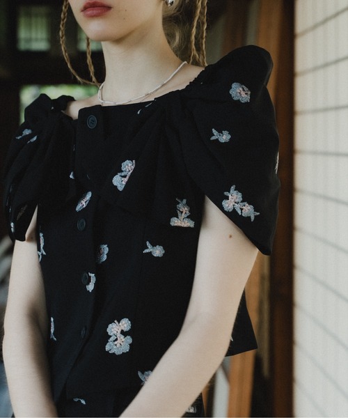 et.UNiVER(エトユニベール)の「Petal Embroidery Setup Pants Dress(パンツドレス・レディース・チャコール/ブラック/ベージュ・SMALL/MEDIUM/LARGE)」の20枚目の写真