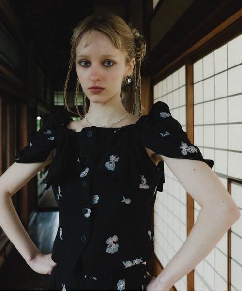 et.UNiVER(エトユニベール)の「Petal Embroidery Setup Pants Dress(パンツドレス・レディース・チャコール/ブラック/ベージュ・SMALL/MEDIUM/LARGE)」の21枚目の写真