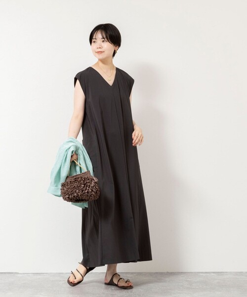 NOLLEY’S Sophi(ノーリーズソフィ)の「《撥水/UVカット》ウォッシャブルタフタ2WAYフレアーワンピース(ワンピース・レディース・ライトグリーン/チャコールグレー・38)」の3枚目の写真