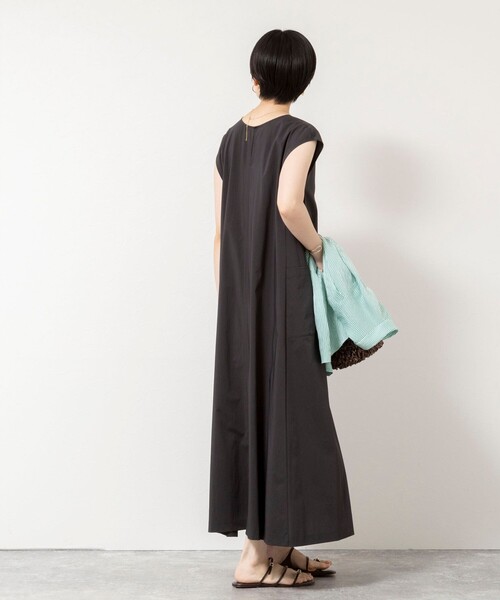 NOLLEY’S Sophi(ノーリーズソフィ)の「《撥水/UVカット》ウォッシャブルタフタ2WAYフレアーワンピース(ワンピース・レディース・ライトグリーン/チャコールグレー・38)」の5枚目の写真