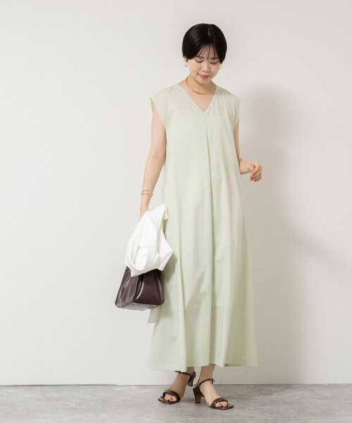 NOLLEY’S Sophi(ノーリーズソフィ)の「《撥水/UVカット》ウォッシャブルタフタ2WAYフレアーワンピース(ワンピース・レディース・ライトグリーン/チャコールグレー・38)」の13枚目の写真
