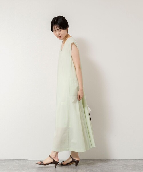 NOLLEY’S Sophi(ノーリーズソフィ)の「《撥水/UVカット》ウォッシャブルタフタ2WAYフレアーワンピース(ワンピース・レディース・ライトグリーン/チャコールグレー・38)」の17枚目の写真