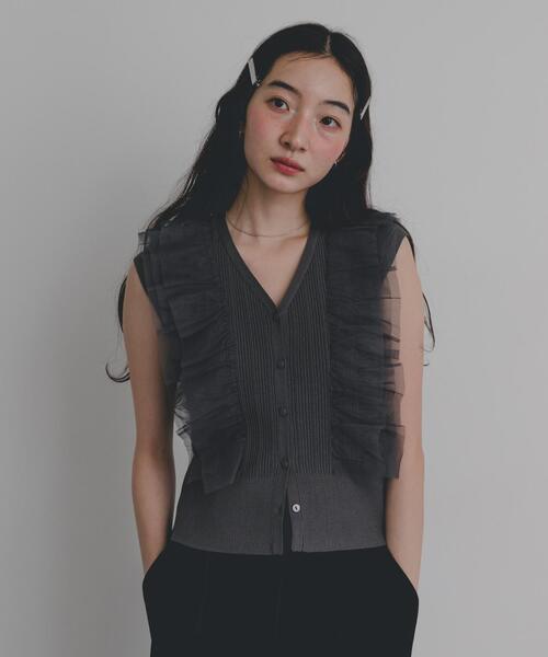 SENSE OF PLACE by URBAN RESEARCH(センスオブプレイスバイアーバンリサーチ)の「『洗濯可』シアーフリルドッキングニットカーディガン(カーディガン/ボレロ・レディース・ライトブルー/チャコールグレー/アイボリー・ONE)」の2枚目の写真