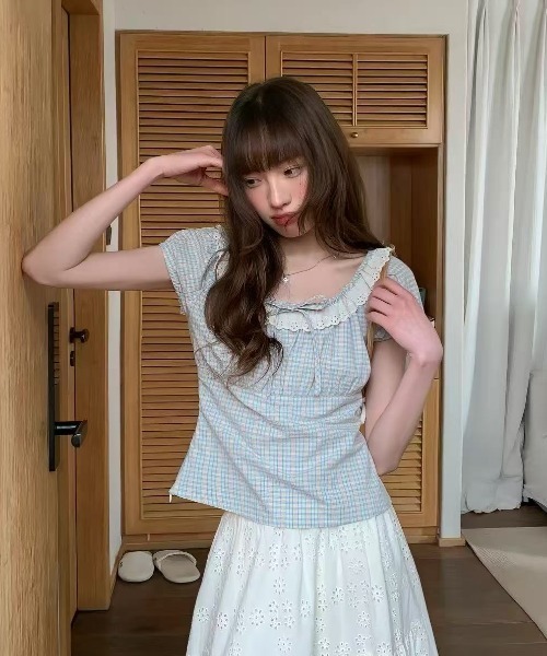 Lis ardent(リスアルダン)の「ギンガムチェックレースフリルスクエアネックトップス/パフスリーブ半袖ブラウス(シャツ/ブラウス・レディース・ブラウン/ブルー・M)」の17枚目の写真