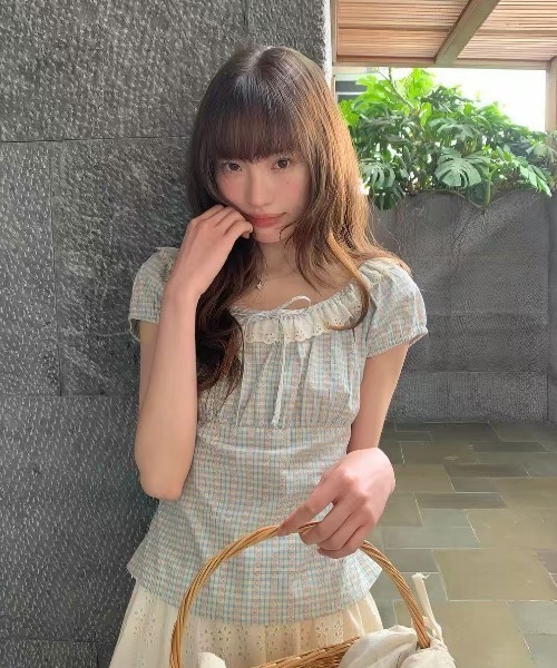 Lis ardent(リスアルダン)の「ギンガムチェックレースフリルスクエアネックトップス/パフスリーブ半袖ブラウス(シャツ/ブラウス・レディース・ブラウン/ブルー・M)」の19枚目の写真