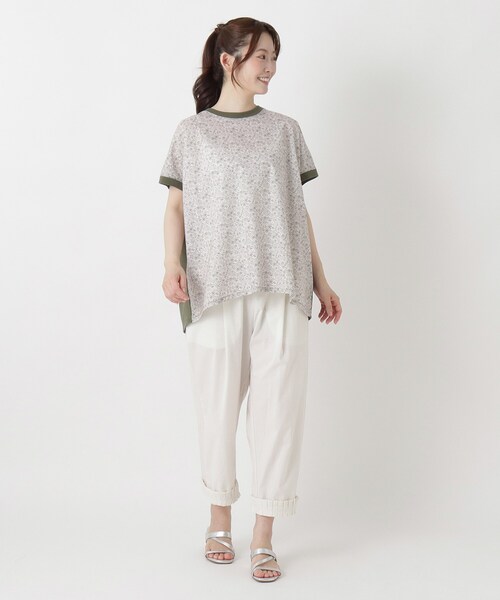 one'sterrace(ワンズテラス)の「花柄プリントコンビフレンチスリーブプルオーバー(シャツ/ブラウス・レディース・カーキ系5/アイボリー系8/ネイビー系5・02)」の12枚目の写真