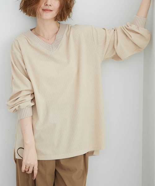 BELLUNA PLUS(ベルーナ)の「ニットリブVネックコーデュロイプルオーバー(Tシャツ/カットソー・レディース・セージグリーン/チャコール/アイボリー/コーラル・LARGE/MEDIUM/X-LARGE)」の2枚目の写真