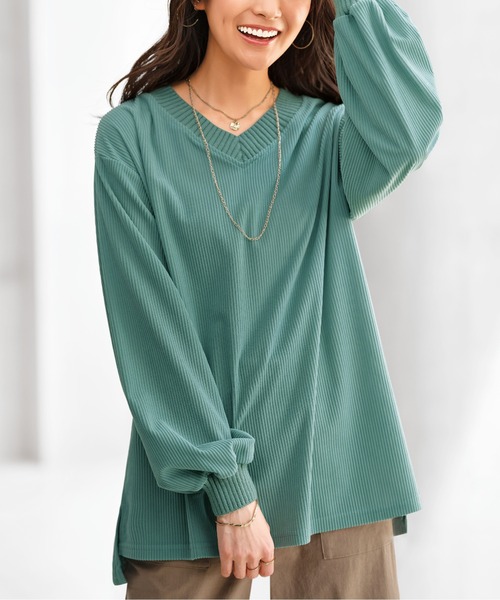 BELLUNA PLUS(ベルーナ)の「ニットリブVネックコーデュロイプルオーバー(Tシャツ/カットソー・レディース・セージグリーン/チャコール/アイボリー/コーラル・LARGE/MEDIUM/X-LARGE)」の3枚目の写真