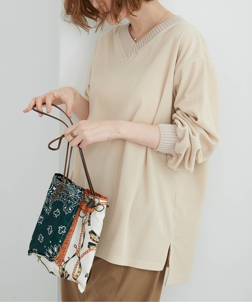 BELLUNA PLUS(ベルーナ)の「ニットリブVネックコーデュロイプルオーバー(Tシャツ/カットソー・レディース・セージグリーン/チャコール/アイボリー/コーラル・LARGE/MEDIUM/X-LARGE)」の7枚目の写真