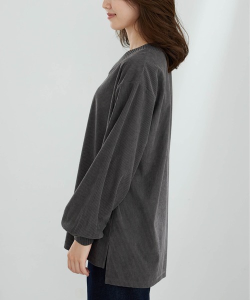 BELLUNA PLUS(ベルーナ)の「ニットリブVネックコーデュロイプルオーバー(Tシャツ/カットソー・レディース・セージグリーン/チャコール/アイボリー/コーラル・LARGE/MEDIUM/X-LARGE)」の20枚目の写真