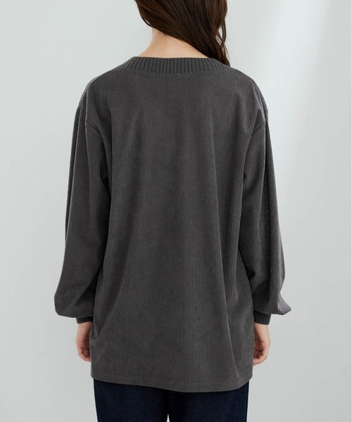 BELLUNA PLUS(ベルーナ)の「ニットリブVネックコーデュロイプルオーバー(Tシャツ/カットソー・レディース・セージグリーン/チャコール/アイボリー/コーラル・LARGE/MEDIUM/X-LARGE)」の21枚目の写真
