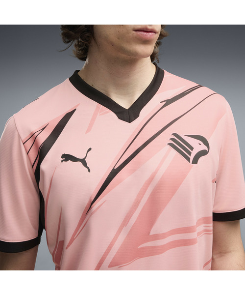 PUMA（プーマ）の「PUMA プーマ メンズ 2026-27 パレルモ ホーム レプリカ 半袖 ユニフォーム（Tシャツ/カットソー・メンズ・ピンク系その他2・LARGE/MEDIUM/SMALL/X-LARGE）」の2枚目の写真